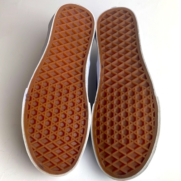 VANS•CLASSIC SLIP ON•GRAY•WHITE POLKA DOT•WOMENS 5 - Picture 3 of 5